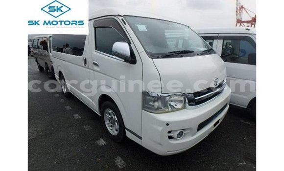 Buy Import Toyota Regius White Car in Import - Dubai in Conakry Buy Import Toyota Regius White Car in Import - Dubai in Conakry