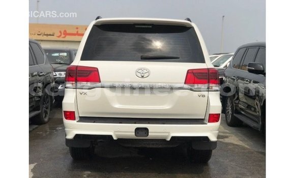Buy Import Toyota Land Cruiser White Car in Import - Dubai in Conakry Buy Import Toyota Land Cruiser White Car in Import - Dubai in Conakry