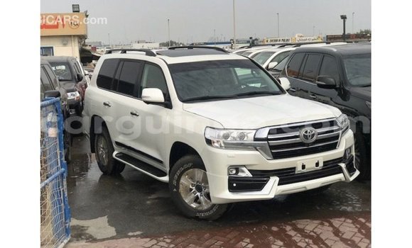 Buy Import Toyota Land Cruiser White Car in Import - Dubai in Conakry Buy Import Toyota Land Cruiser White Car in Import - Dubai in Conakry