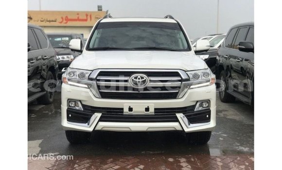 Buy Import Toyota Land Cruiser White Car in Import - Dubai in Conakry Buy Import Toyota Land Cruiser White Car in Import - Dubai in Conakry