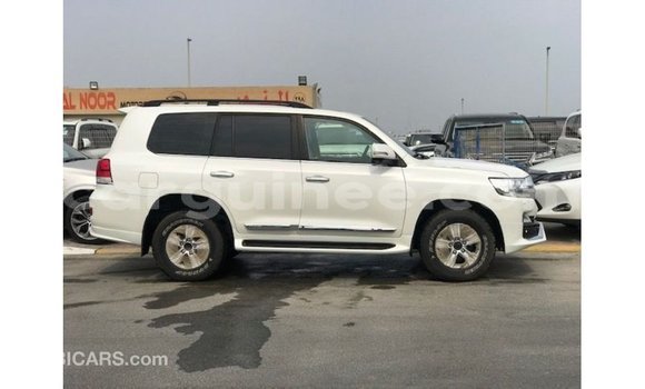 Buy Import Toyota Land Cruiser White Car in Import - Dubai in Conakry Buy Import Toyota Land Cruiser White Car in Import - Dubai in Conakry