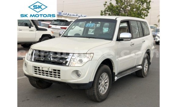 Acheter Import Voiture Mitsubishi Pajero Blanc à Import - Dubai, Conakry Acheter Import Voiture Mitsubishi Pajero Blanc à Import - Dubai, Conakry