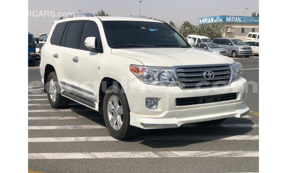 Buy Import Toyota Land Cruiser White Car in Import - Dubai in Conakry Buy Import Toyota Land Cruiser White Car in Import - Dubai in Conakry