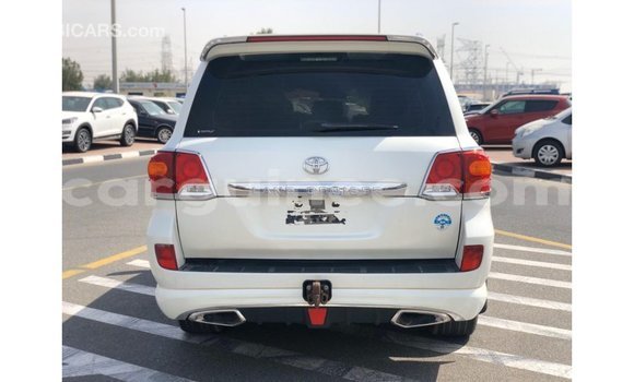 Buy Import Toyota Land Cruiser White Car in Import - Dubai in Conakry Buy Import Toyota Land Cruiser White Car in Import - Dubai in Conakry