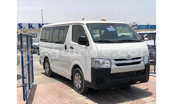 Acheter Import Voiture Toyota Hiace Blanc à Import - Dubai, Conakry Acheter Import Voiture Toyota Hiace Blanc à Import - Dubai, Conakry