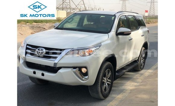 Acheter Import Voiture Toyota Fortuner Blanc à Import - Dubai, Conakry Acheter Import Voiture Toyota Fortuner Blanc à Import - Dubai, Conakry