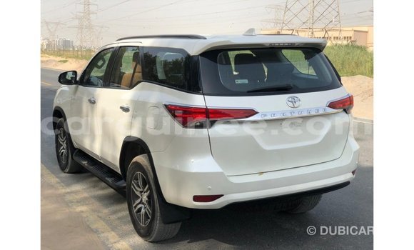 Acheter Import Voiture Toyota Fortuner Blanc à Import - Dubai, Conakry Acheter Import Voiture Toyota Fortuner Blanc à Import - Dubai, Conakry