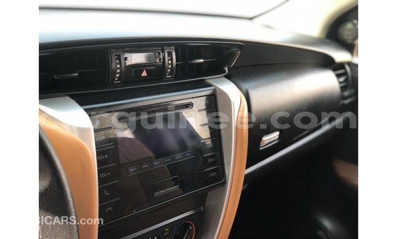 Acheter Import Voiture Toyota Fortuner Blanc à Import - Dubai, Conakry Acheter Import Voiture Toyota Fortuner Blanc à Import - Dubai, Conakry