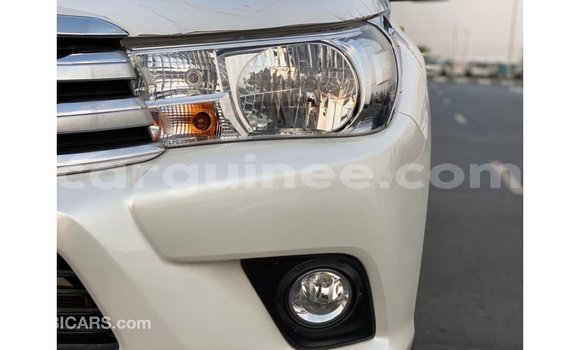 Acheter Import Voiture Toyota Hilux Blanc à Import - Dubai, Conakry Acheter Import Voiture Toyota Hilux Blanc à Import - Dubai, Conakry