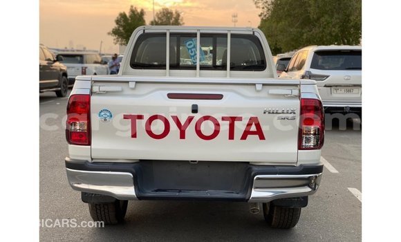 Acheter Import Voiture Toyota Hilux Blanc à Import - Dubai, Conakry Acheter Import Voiture Toyota Hilux Blanc à Import - Dubai, Conakry