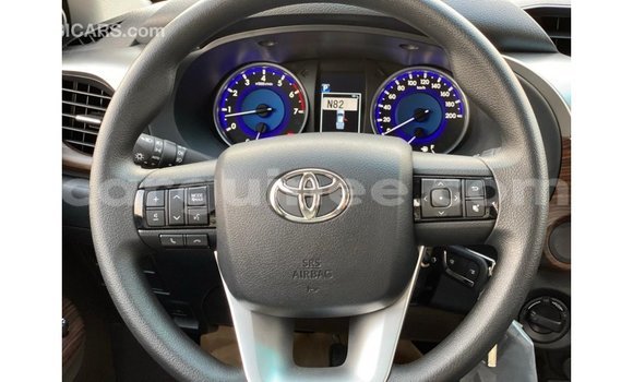 Acheter Import Voiture Toyota Hilux Blanc à Import - Dubai, Conakry Acheter Import Voiture Toyota Hilux Blanc à Import - Dubai, Conakry