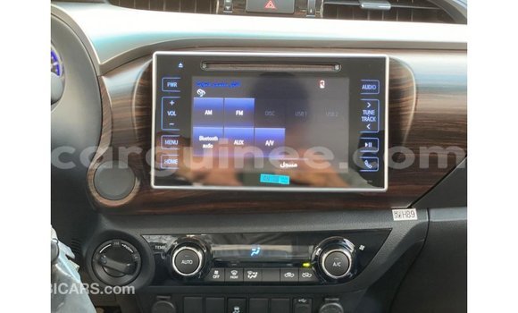 Acheter Import Voiture Toyota Hilux Blanc à Import - Dubai, Conakry Acheter Import Voiture Toyota Hilux Blanc à Import - Dubai, Conakry