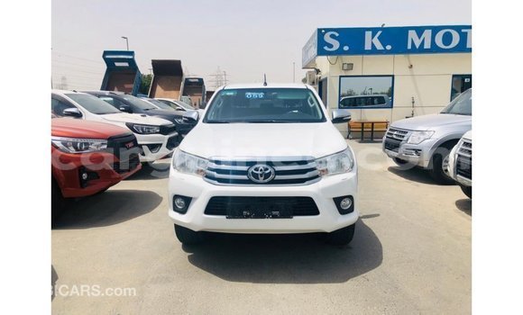 Acheter Import Voiture Toyota Hilux Blanc à Import - Dubai, Conakry Acheter Import Voiture Toyota Hilux Blanc à Import - Dubai, Conakry