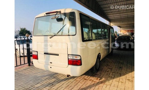 Acheter Import Voiture Toyota Coaster Blanc à Import - Dubai, Conakry Acheter Import Voiture Toyota Coaster Blanc à Import - Dubai, Conakry