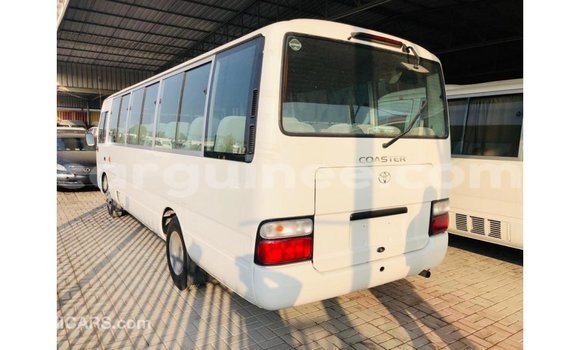 Acheter Import Voiture Toyota Coaster Blanc à Import - Dubai, Conakry Acheter Import Voiture Toyota Coaster Blanc à Import - Dubai, Conakry