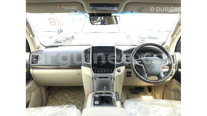 Big with watermark toyota land cruiser conakry import dubai 6123