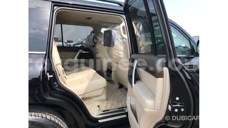 Big with watermark toyota land cruiser conakry import dubai 6123