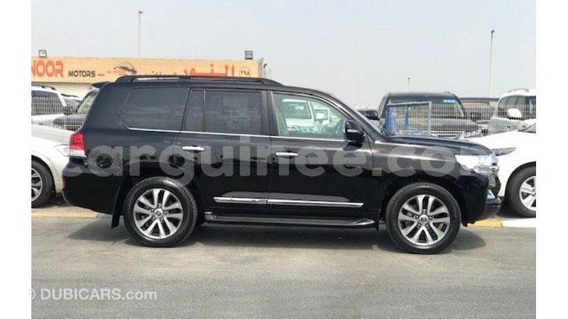 Big with watermark toyota land cruiser conakry import dubai 6123