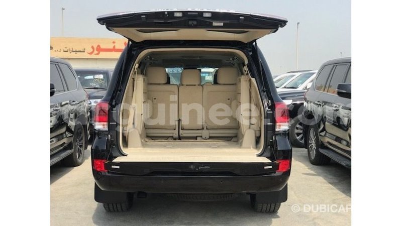 Big with watermark toyota land cruiser conakry import dubai 6123