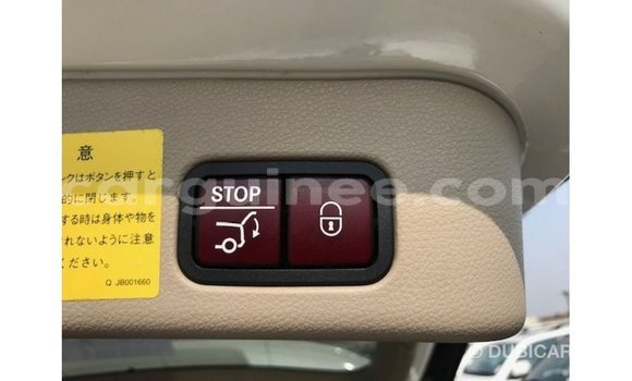 Acheter Import Voiture Mercedes-Benz 190 Blanc à Import - Dubai, Conakry Acheter Import Voiture Mercedes-Benz 190 Blanc à Import - Dubai, Conakry