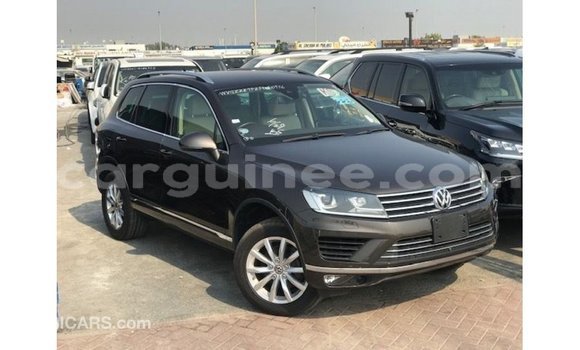 Acheter Import Voiture Volkswagen Touareg Marron à Import - Dubai, Conakry Acheter Import Voiture Volkswagen Touareg Marron à Import - Dubai, Conakry