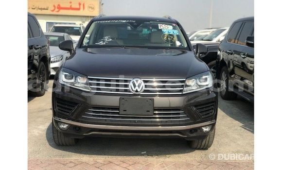 Acheter Import Voiture Volkswagen Touareg Marron à Import - Dubai, Conakry Acheter Import Voiture Volkswagen Touareg Marron à Import - Dubai, Conakry