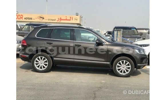 Acheter Import Voiture Volkswagen Touareg Marron à Import - Dubai, Conakry Acheter Import Voiture Volkswagen Touareg Marron à Import - Dubai, Conakry