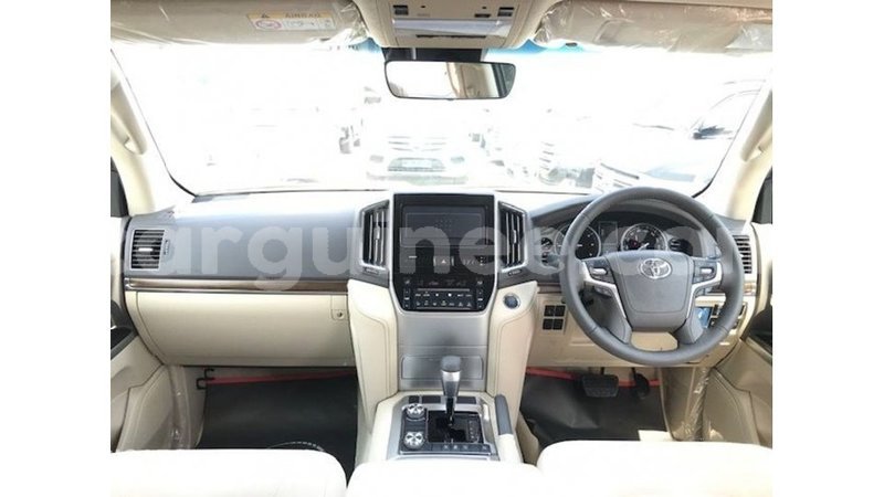 Big with watermark toyota land cruiser conakry import dubai 6131