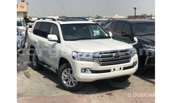 Acheter Import Voiture Toyota Land Cruiser Blanc à Import - Dubai, Conakry Acheter Import Voiture Toyota Land Cruiser Blanc à Import - Dubai, Conakry