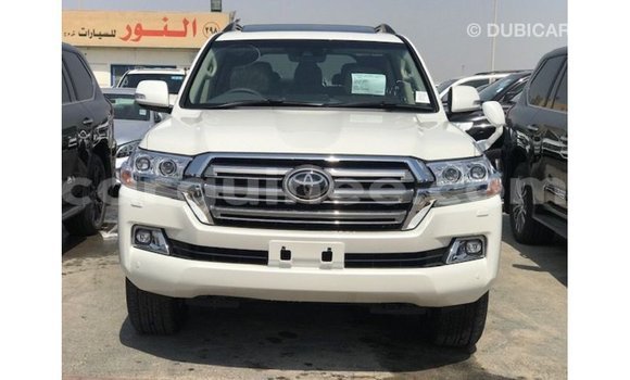 Acheter Import Voiture Toyota Land Cruiser Blanc à Import - Dubai, Conakry Acheter Import Voiture Toyota Land Cruiser Blanc à Import - Dubai, Conakry