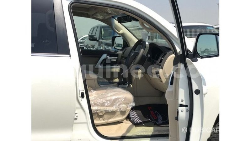 Big with watermark toyota land cruiser conakry import dubai 6131