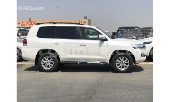 Acheter Import Voiture Toyota Land Cruiser Blanc à Import - Dubai, Conakry Acheter Import Voiture Toyota Land Cruiser Blanc à Import - Dubai, Conakry
