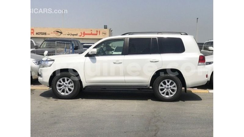 Big with watermark toyota land cruiser conakry import dubai 6131