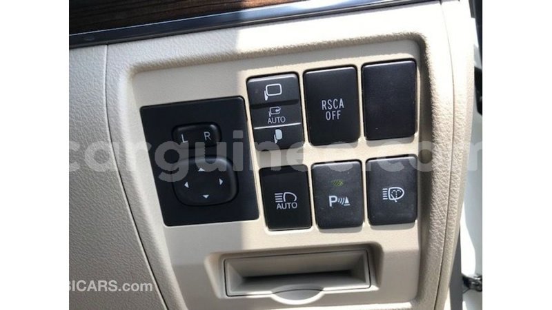 Big with watermark toyota land cruiser conakry import dubai 6131