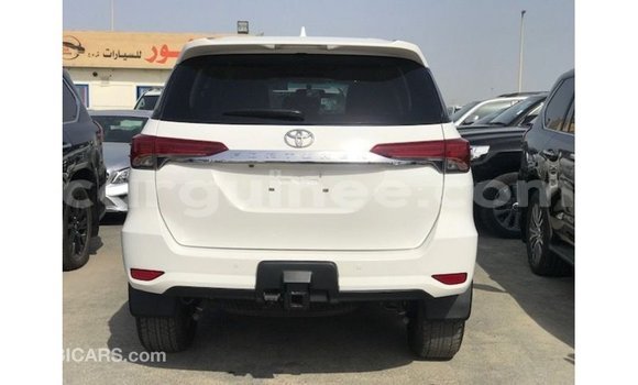 Acheter Import Voiture Toyota Fortuner Blanc à Import - Dubai, Conakry Acheter Import Voiture Toyota Fortuner Blanc à Import - Dubai, Conakry
