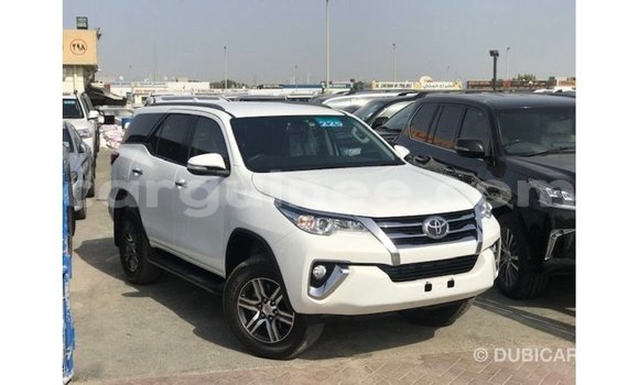 Acheter Import Voiture Toyota Fortuner Blanc à Import - Dubai, Conakry Acheter Import Voiture Toyota Fortuner Blanc à Import - Dubai, Conakry