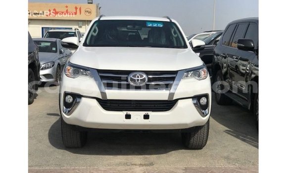 Acheter Import Voiture Toyota Fortuner Blanc à Import - Dubai, Conakry Acheter Import Voiture Toyota Fortuner Blanc à Import - Dubai, Conakry