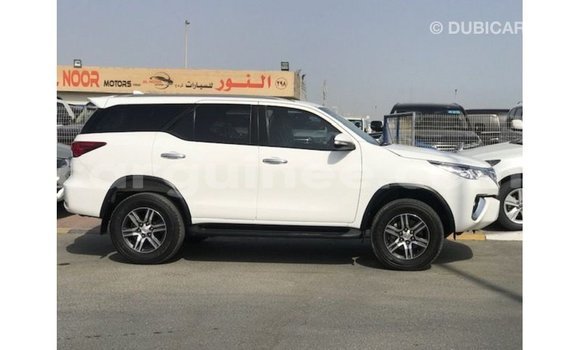 Acheter Import Voiture Toyota Fortuner Blanc à Import - Dubai, Conakry Acheter Import Voiture Toyota Fortuner Blanc à Import - Dubai, Conakry