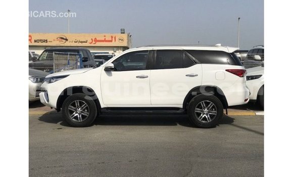 Acheter Import Voiture Toyota Fortuner Blanc à Import - Dubai, Conakry Acheter Import Voiture Toyota Fortuner Blanc à Import - Dubai, Conakry
