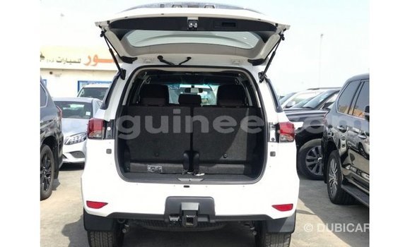 Acheter Import Voiture Toyota Fortuner Blanc à Import - Dubai, Conakry Acheter Import Voiture Toyota Fortuner Blanc à Import - Dubai, Conakry