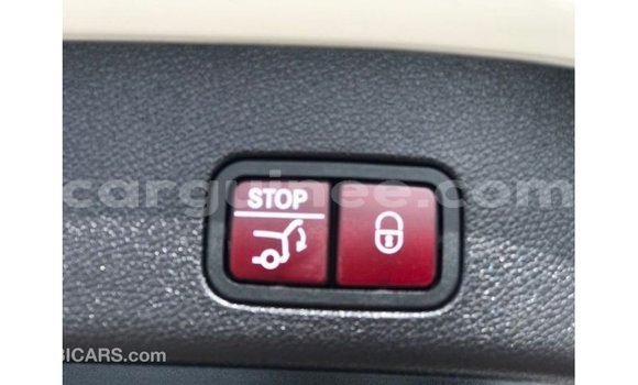 Acheter Import Voiture Mercedes-Benz 190 Blanc à Import - Dubai, Conakry Acheter Import Voiture Mercedes-Benz 190 Blanc à Import - Dubai, Conakry