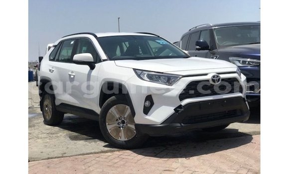 Acheter Import Voiture Toyota 4Runner Blanc à Import - Dubai, Conakry