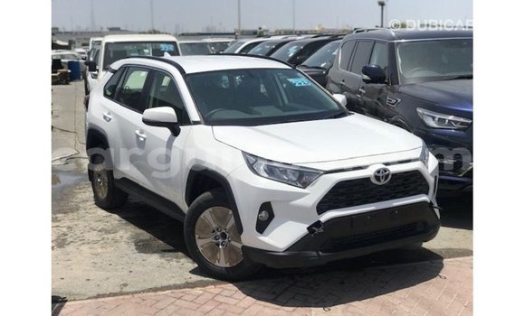 Acheter Import Voiture Toyota 4Runner Blanc à Import - Dubai, Conakry Acheter Import Voiture Toyota 4Runner Blanc à Import - Dubai, Conakry