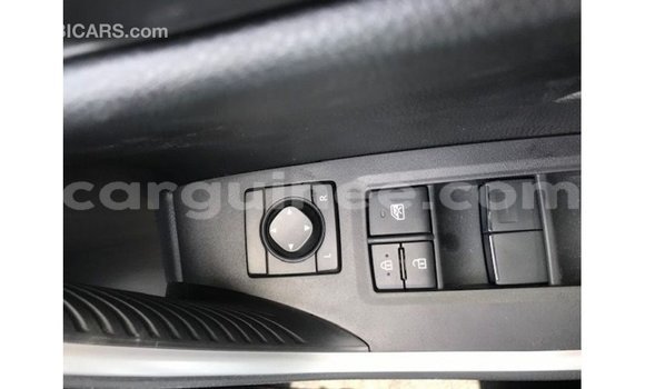 Acheter Import Voiture Toyota 4Runner Blanc à Import - Dubai, Conakry Acheter Import Voiture Toyota 4Runner Blanc à Import - Dubai, Conakry