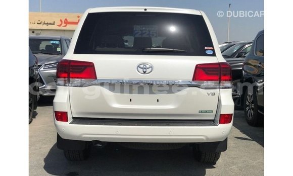 Acheter Import Voiture Toyota Land Cruiser Blanc à Import - Dubai, Conakry Acheter Import Voiture Toyota Land Cruiser Blanc à Import - Dubai, Conakry