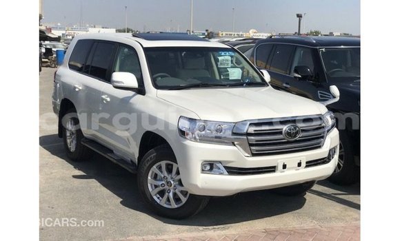 Acheter Import Voiture Toyota Land Cruiser Blanc à Import - Dubai, Conakry Acheter Import Voiture Toyota Land Cruiser Blanc à Import - Dubai, Conakry
