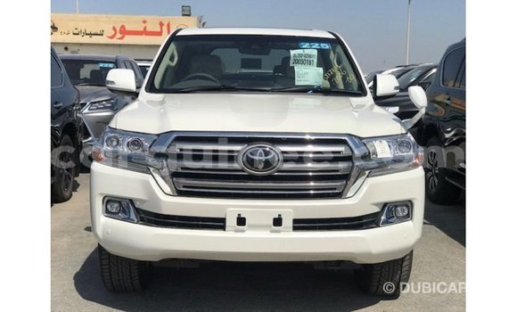 Acheter Import Voiture Toyota Land Cruiser Blanc à Import - Dubai, Conakry Acheter Import Voiture Toyota Land Cruiser Blanc à Import - Dubai, Conakry