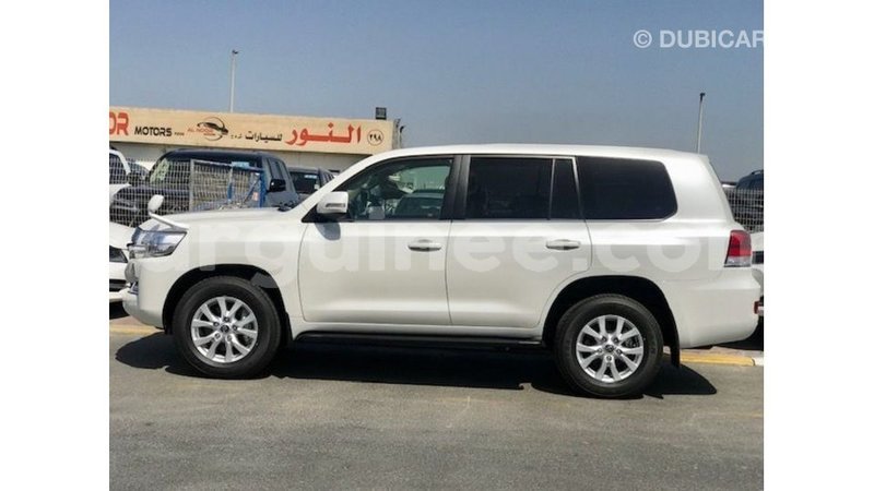 Big with watermark toyota land cruiser conakry import dubai 6140