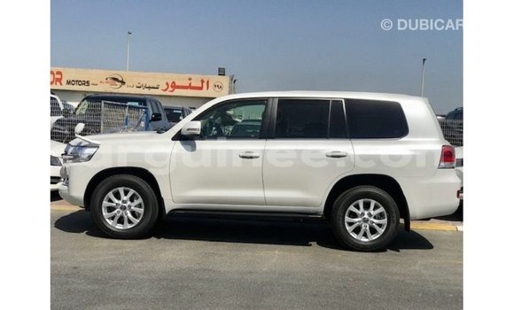 Acheter Import Voiture Toyota Land Cruiser Blanc à Import - Dubai, Conakry Acheter Import Voiture Toyota Land Cruiser Blanc à Import - Dubai, Conakry