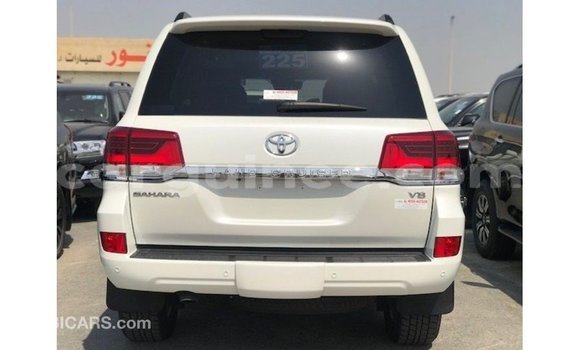 Acheter Import Voiture Toyota Land Cruiser Blanc à Import - Dubai, Conakry Acheter Import Voiture Toyota Land Cruiser Blanc à Import - Dubai, Conakry